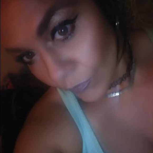 Meet your Posher, Courtnie Teal.....goes by Teal. - Picture 6 of 8